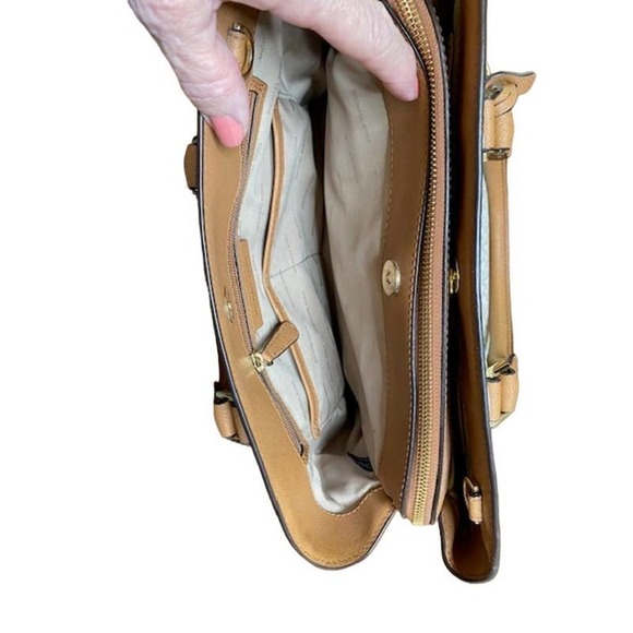 Michael Kors Saffiano leather Handbag Off White and Acorn Brown - Picture 6 of 7